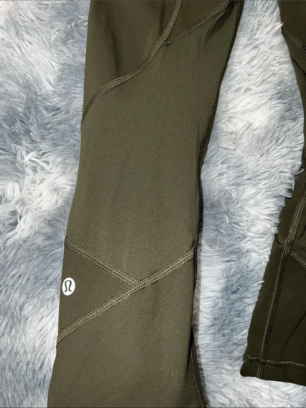Women’s Lululemon capri Leggings Size 4